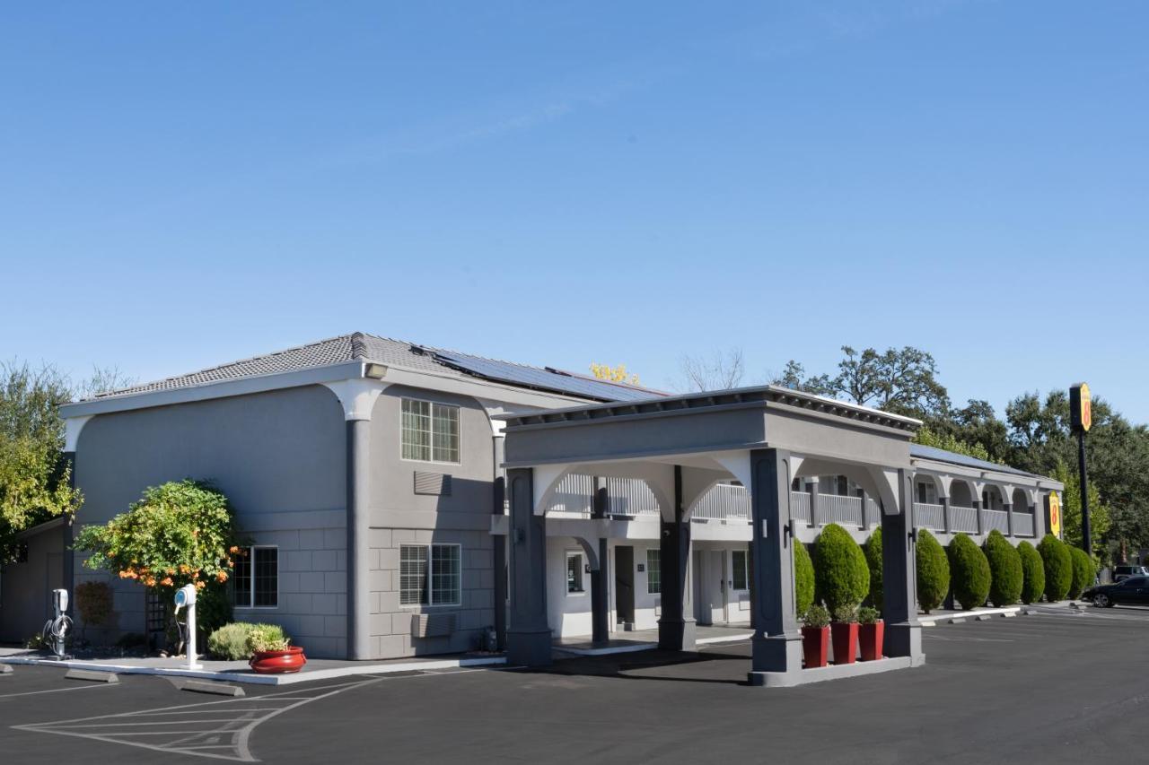 Super 8 by Wyndham Ukiah Hotel Bagian luar foto