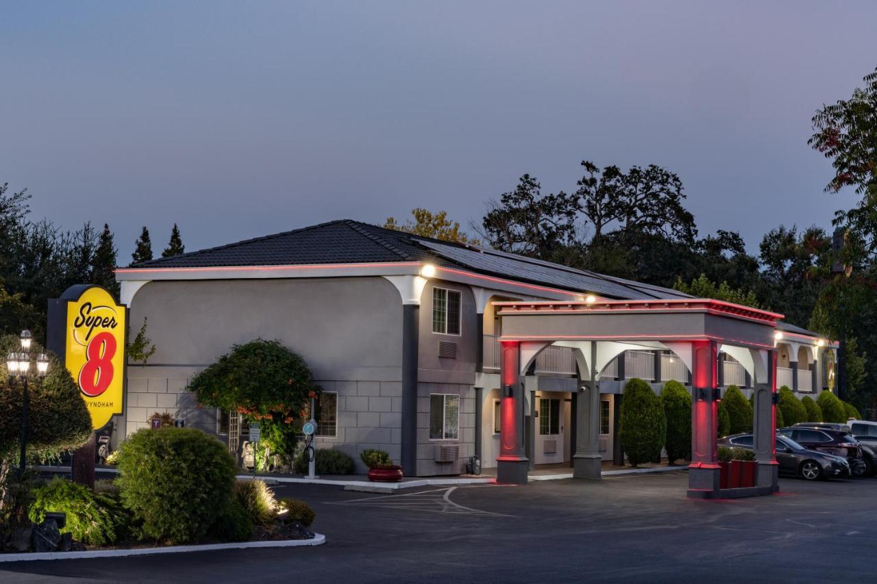 Super 8 by Wyndham Ukiah Hotel Bagian luar foto