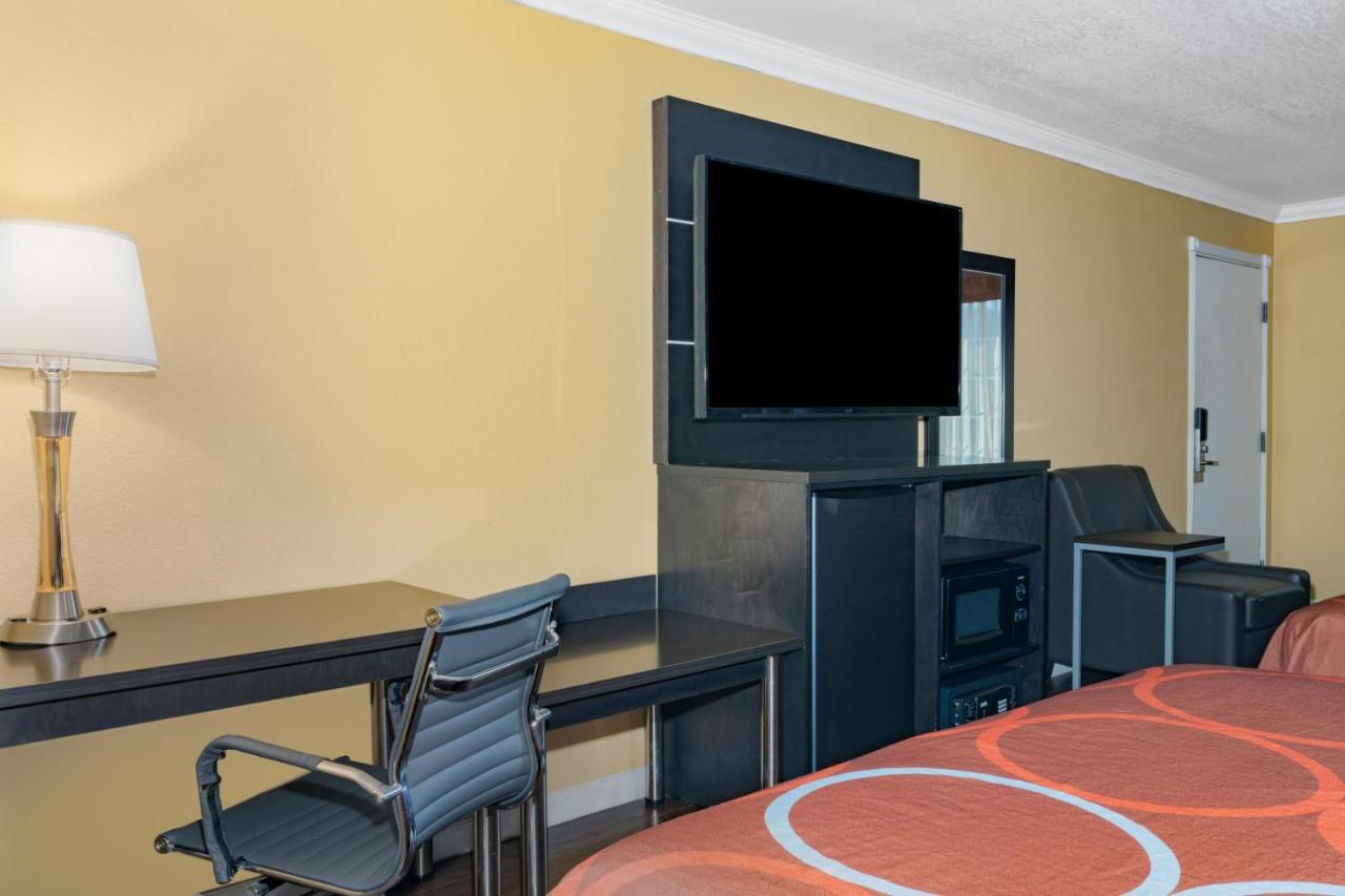 Super 8 by Wyndham Ukiah Hotel Bagian luar foto