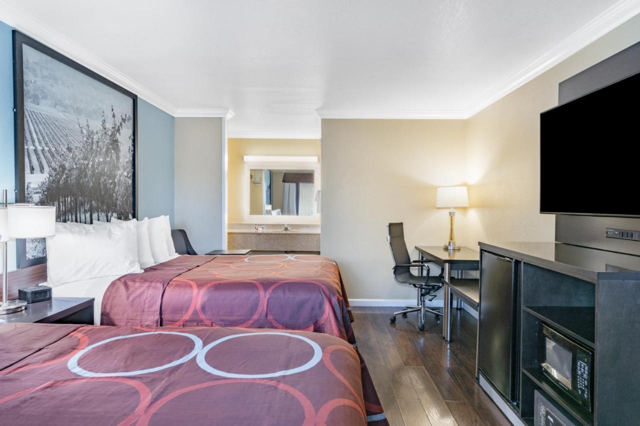 Super 8 by Wyndham Ukiah Hotel Bagian luar foto