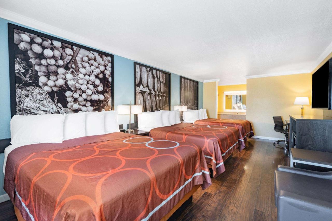 Super 8 by Wyndham Ukiah Hotel Bagian luar foto