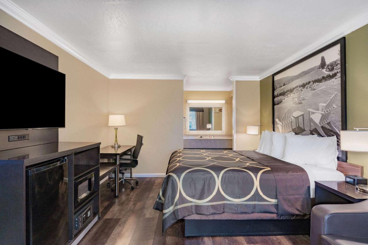 Super 8 by Wyndham Ukiah Hotel Bagian luar foto