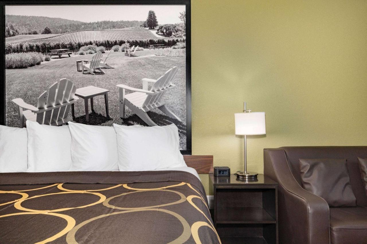 Super 8 by Wyndham Ukiah Hotel Bagian luar foto