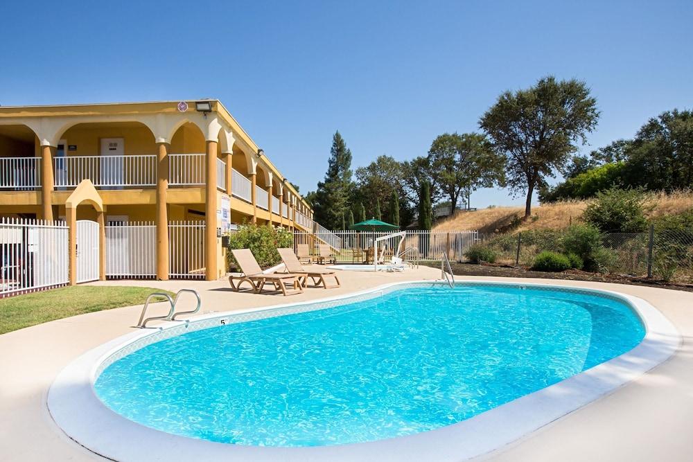 Super 8 by Wyndham Ukiah Hotel Bagian luar foto