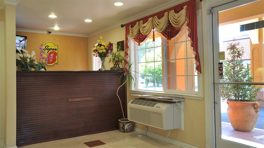 Super 8 by Wyndham Ukiah Hotel Bagian luar foto