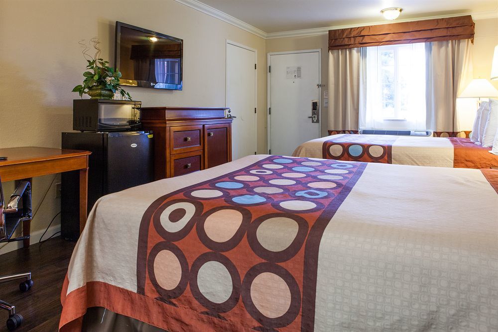 Super 8 by Wyndham Ukiah Hotel Bagian luar foto