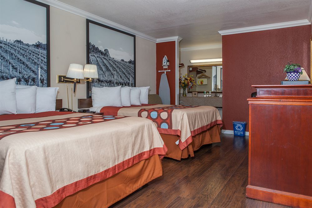 Super 8 by Wyndham Ukiah Hotel Bagian luar foto